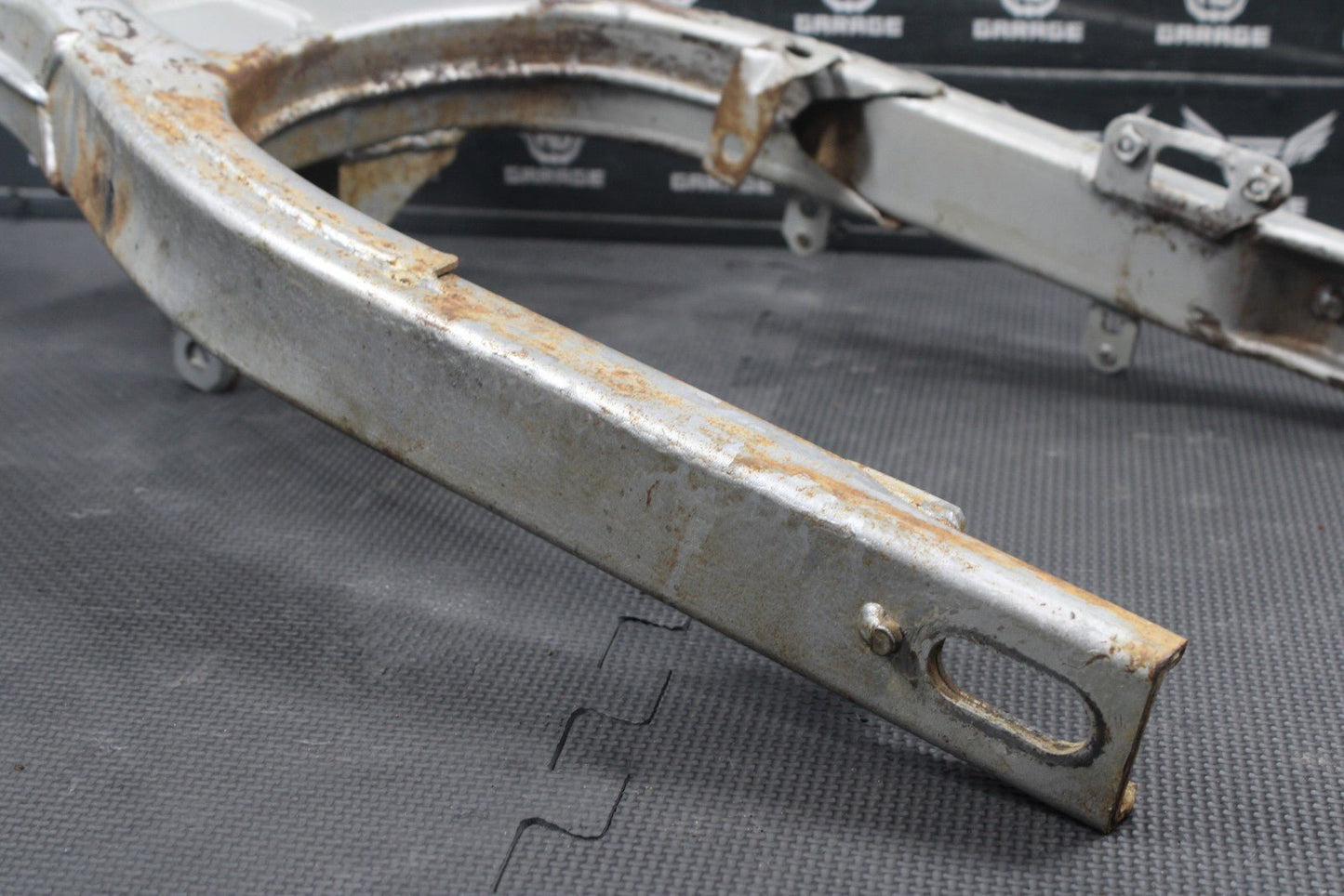 1987 YAMAHA TW200 OEM SWINGARM SWING ARM SUSPENSION 2JX - 22110 - 10 - 35 - hggarage