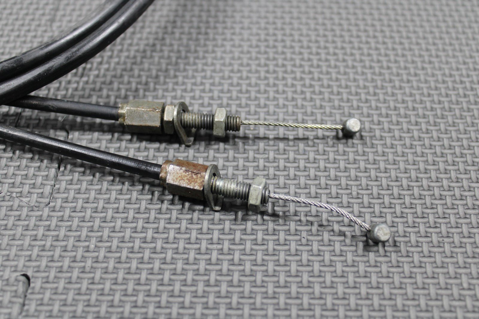 2008 07 - 09 HONDA CRF250R OEM RIGHT THROTTLE HOUSING ALUMINUM TUBE CABLES GOOD - hggarage
