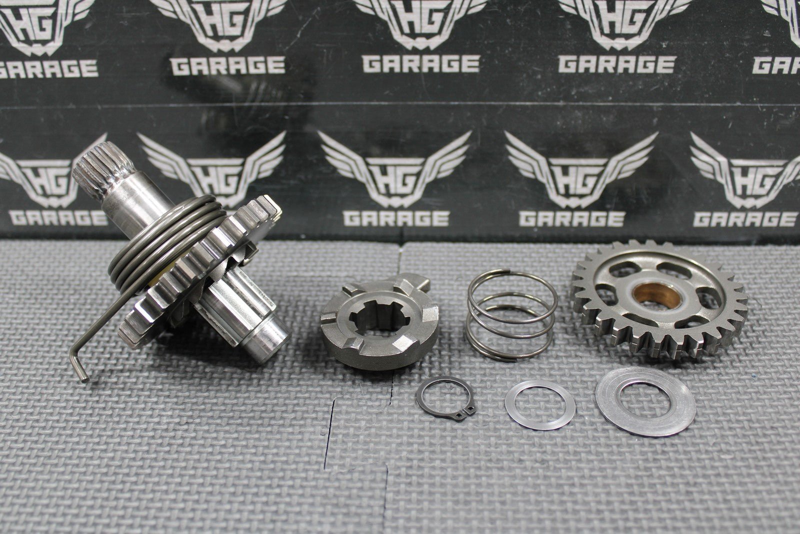 1995 SUZUKI 89 - 98 RMX250 OEM KICKSTART KICK START SHAFT W IDLER GEAR 26260 - 05D00 - hggarage
