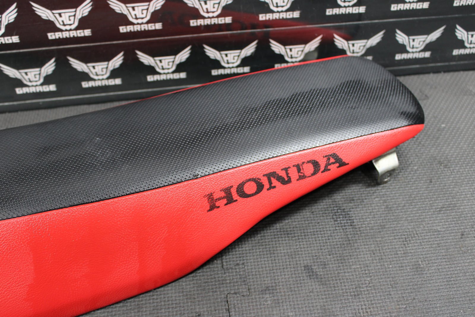 2006 HONDA CRF250R OEM SEAT SADDLE 77100 - KRN - A01 - hggarage