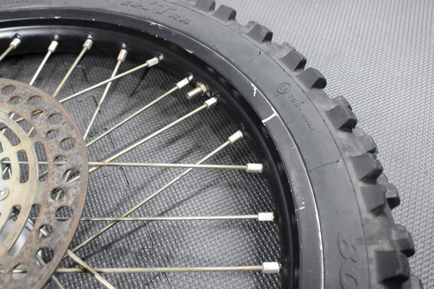 2000 SUZUKI RM125 21" OEM FRONT WHEEL RIM HUB SPOKES TIRE 54111 - 36E10 55311 - 36E0 - hggarage