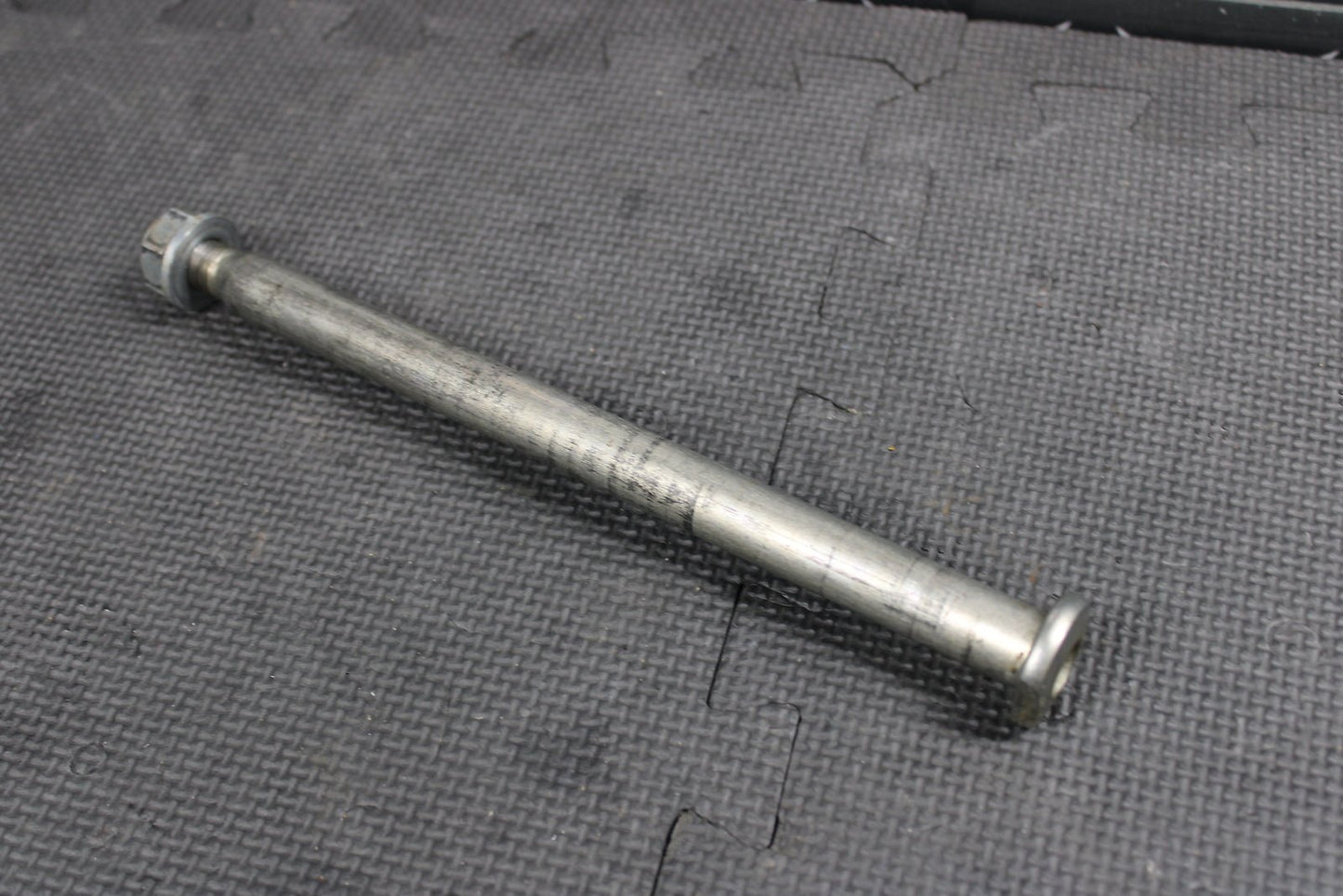 2007 HONDA CR125R OEM REAR BACK SWINGARM BOLT SUSPENSION PIVOT AXLE 52101 - KZ4 - J4 - hggarage