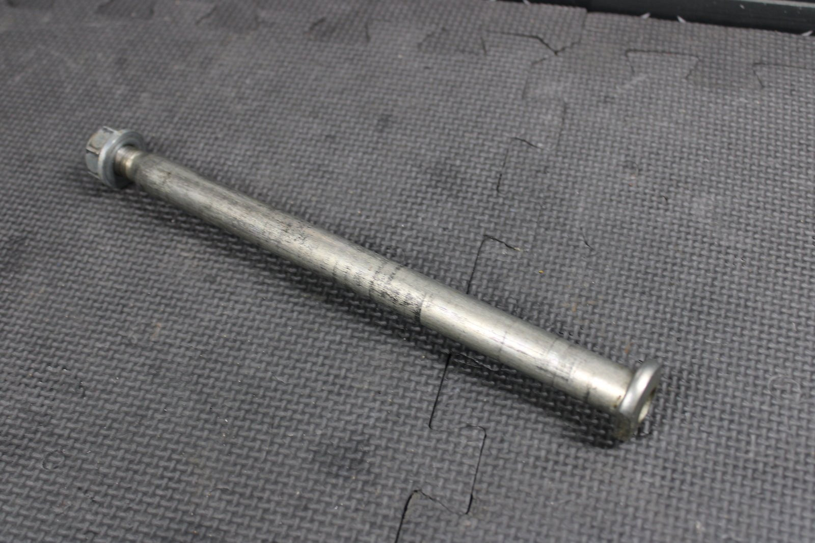 2007 HONDA CR125R OEM REAR BACK SWINGARM BOLT SUSPENSION PIVOT AXLE 52101 - KZ4 - J4 - hggarage