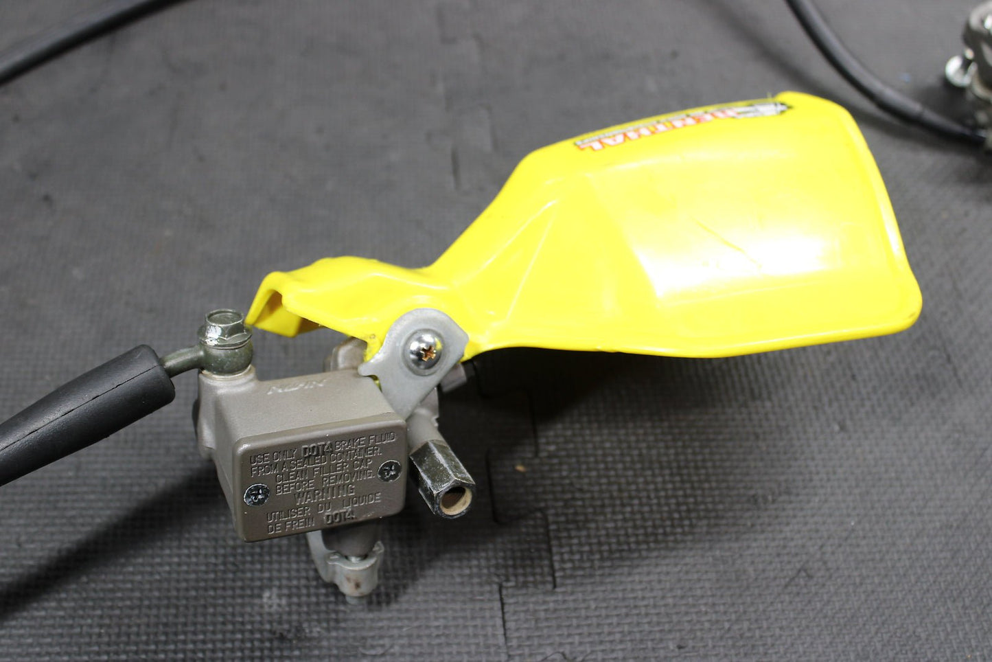2004 SUZUKI DRZ250 OEM NISSIN FRONT BRAKE CALIPER MASTER CYLINDER ASSEMBLY - hggarage