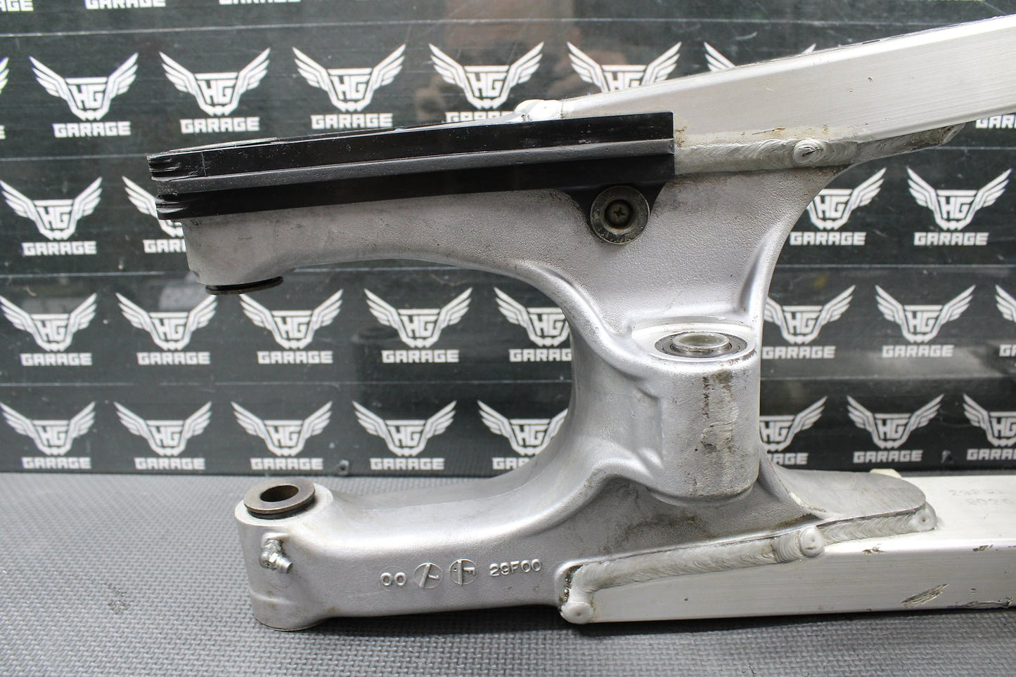 2000 SUZUKI 00 - 07 DRZ400 DRZ400E OEM SWINGARM SWING ARM SUSPENSION 61000 - 29F00 - hggarage