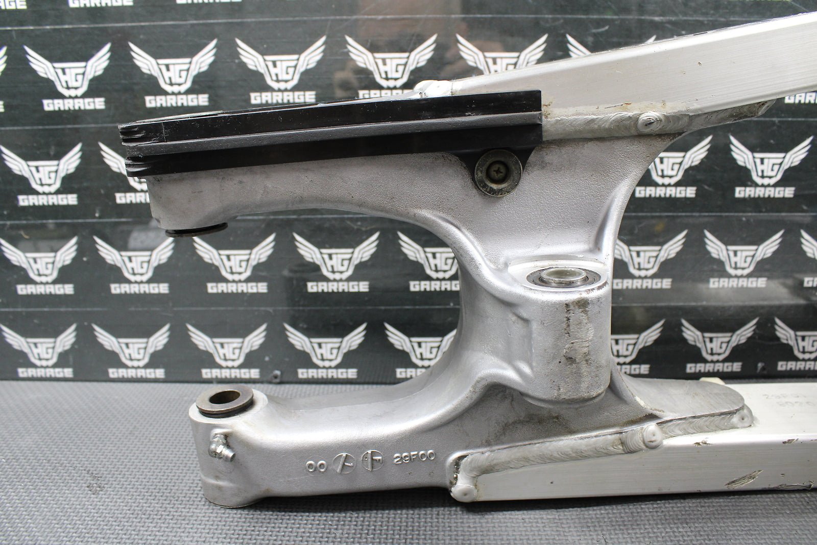 2000 SUZUKI 00 - 07 DRZ400 DRZ400E OEM SWINGARM SWING ARM SUSPENSION 61000 - 29F00 - hggarage