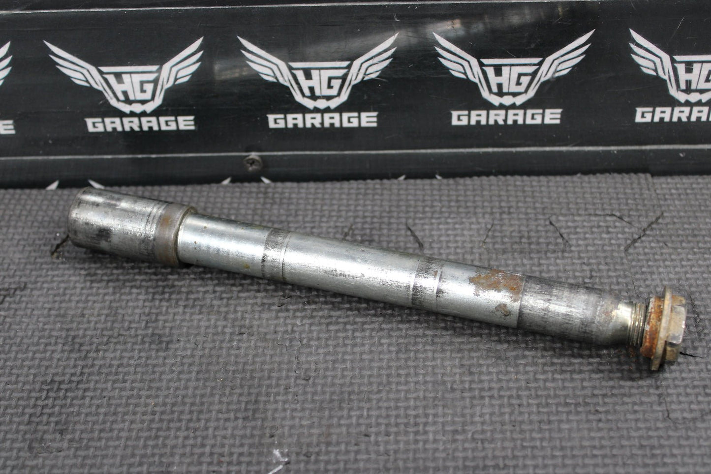 2000 YAMAHA YZ426F OEM FRONT WHEEL RIM AXLE PIVOT BOLT 5BE - 25181 - 00 - 00 - hggarage