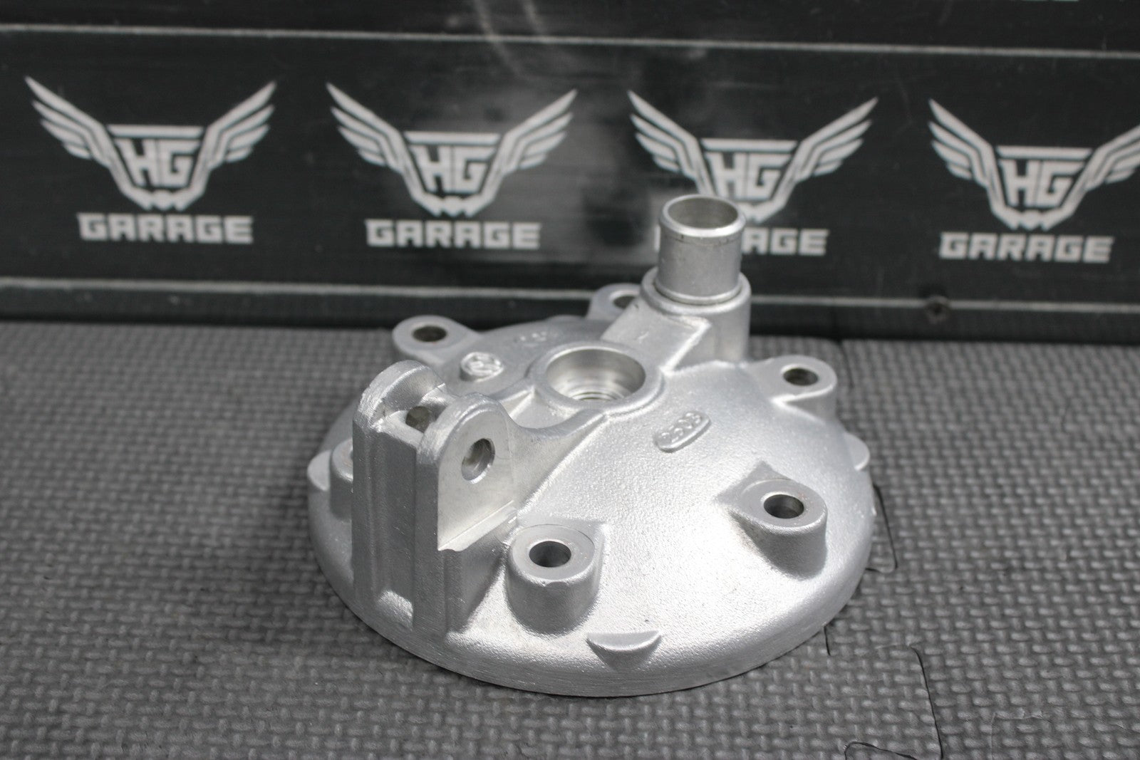2000 KTM 250 EXC OEM ENGINE MOTOR CYLINDER HEAD COVER DOME TOPEND 54630206000 - hggarage