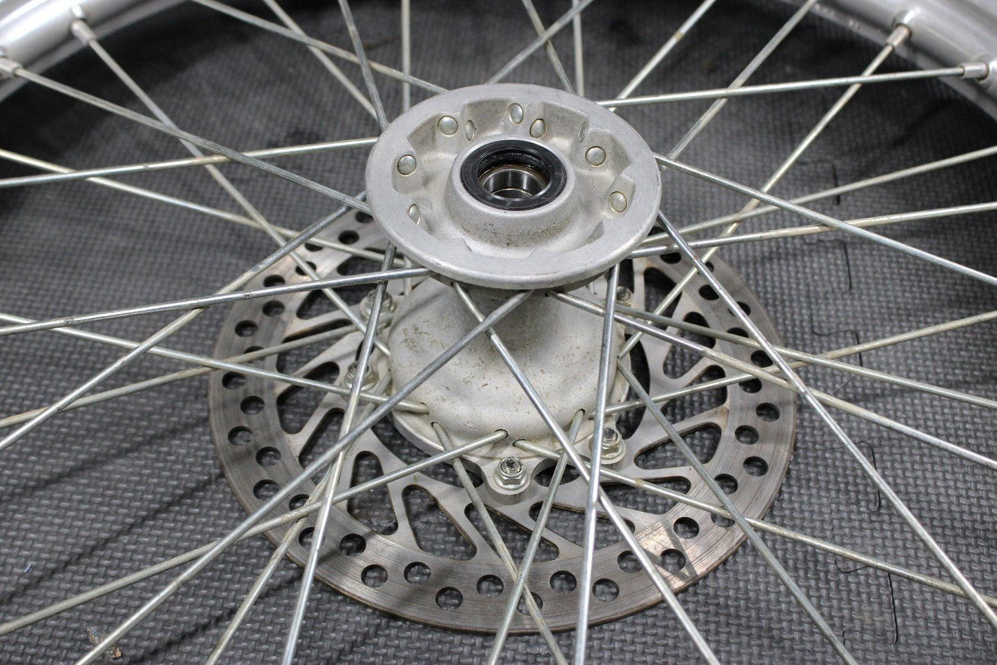 2002 HONDA 02 - 03 CR250R OEM FRONT WHEEL RIM HUB SPOKES ASSEMLBY 44650 - KZ3 - J40 - hggarage