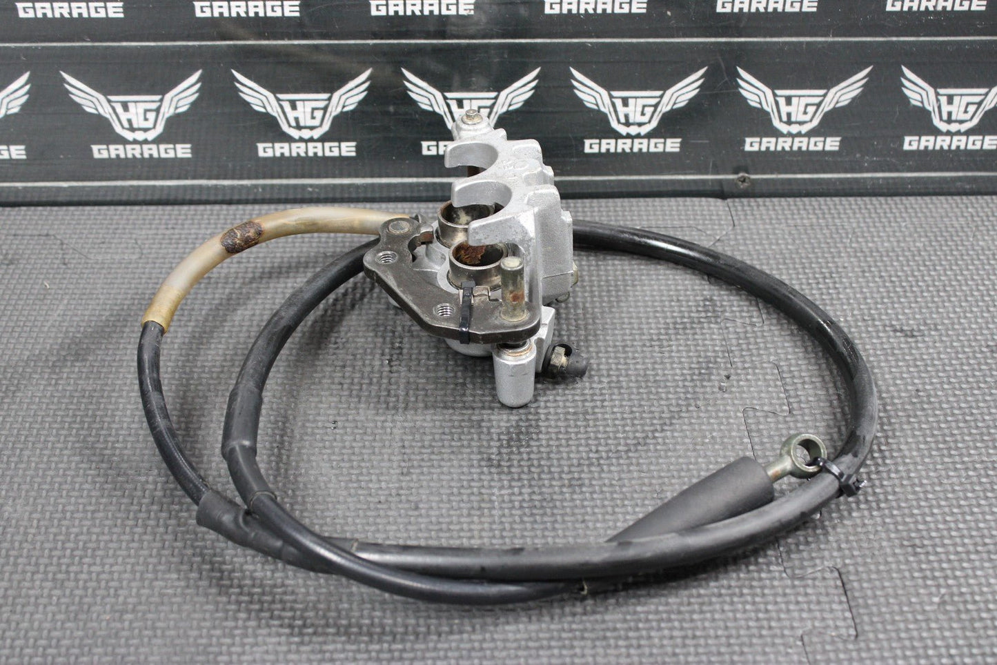 2001 KAWASAKI KX100 BIGWHEEL OEM TOKICO FRONT BRAKE CALIPER 43041 - 1681 - GN - hggarage