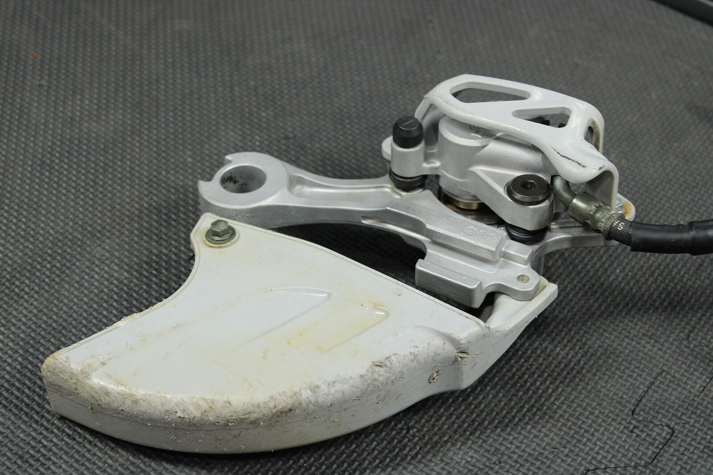 2004 YAMAHA YZ450F OEM NISSIN REAR BACK BRAKE CALIPER MASTER CYLINDER ASSEMBLY