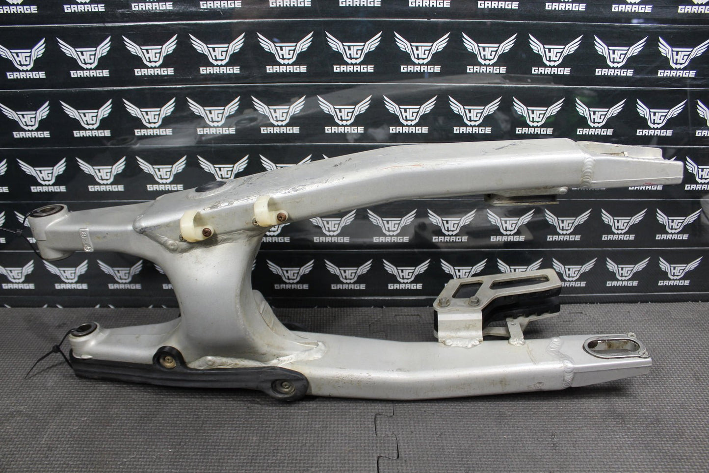 2005 2006 SUZUKI RMZ250 OEM SWINGARM SWING REAR ARM SUSPENSION KK330 - 01005 - 7CE - hggarage