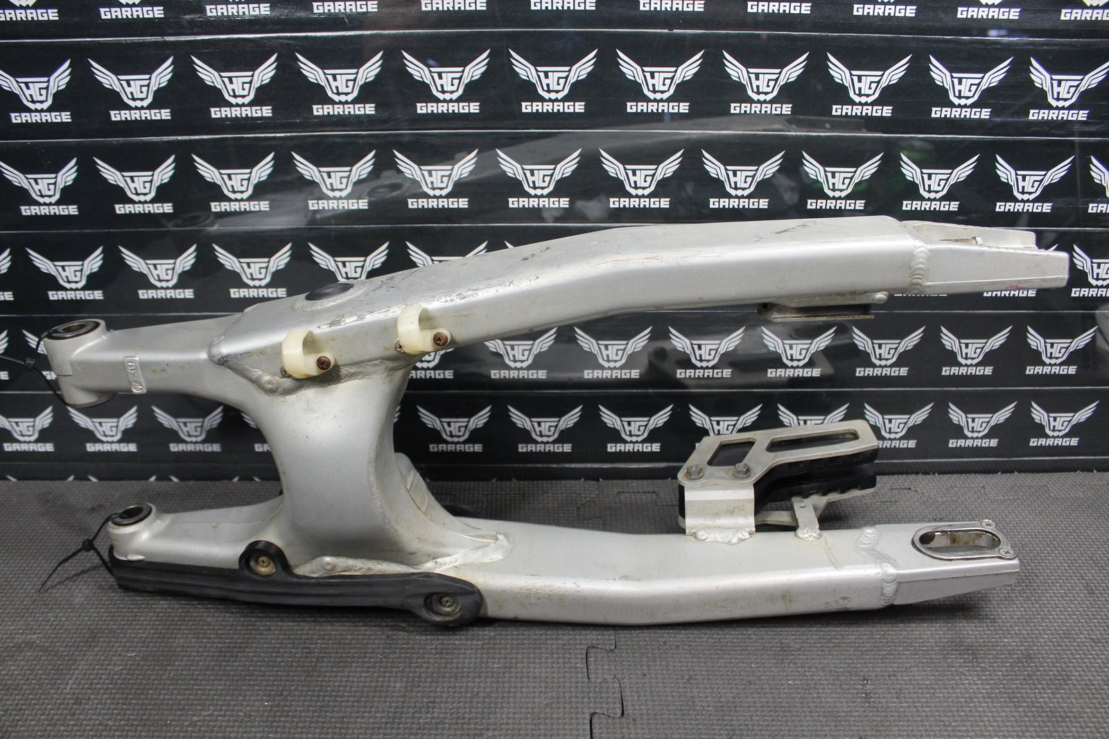 2005 2006 SUZUKI RMZ250 OEM SWINGARM SWING REAR ARM SUSPENSION KK330 - 01005 - 7CE - hggarage