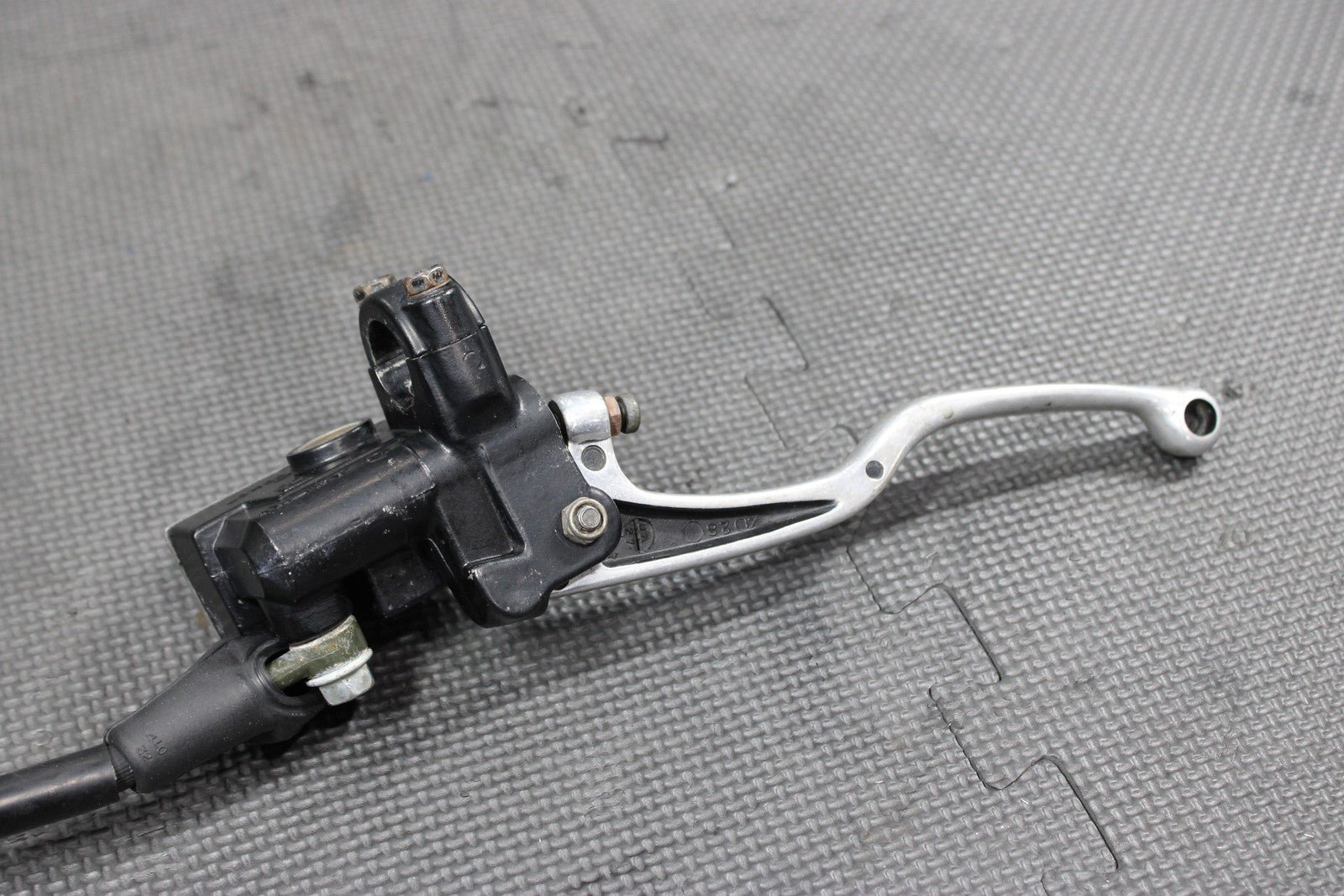 1991 YAMAHA BANSHEE 350 87 - 94 OEM FRONT BRAKE MASTER CYLINDER W HARDLINES GOOD! - hggarage