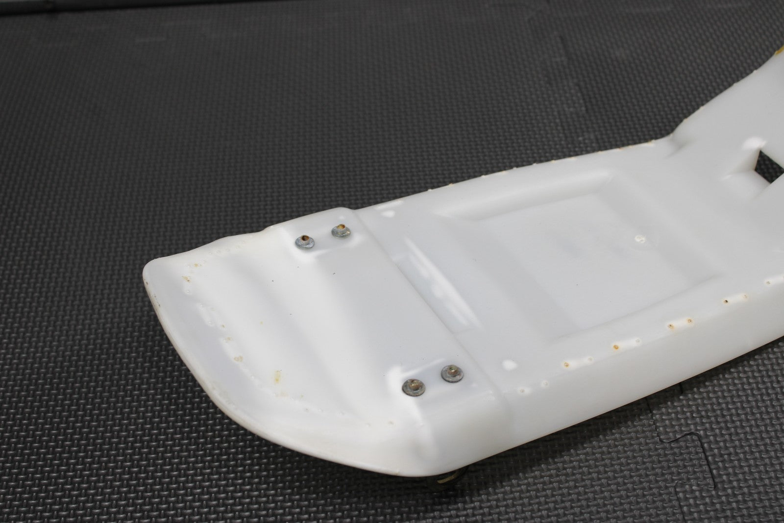 2004 KAWASAKI 00 - 09 KX65 OEM SEAT SADDLE CUSHION PLASTIC PAN TRAY 53001 - 1935 - MW - hggarage