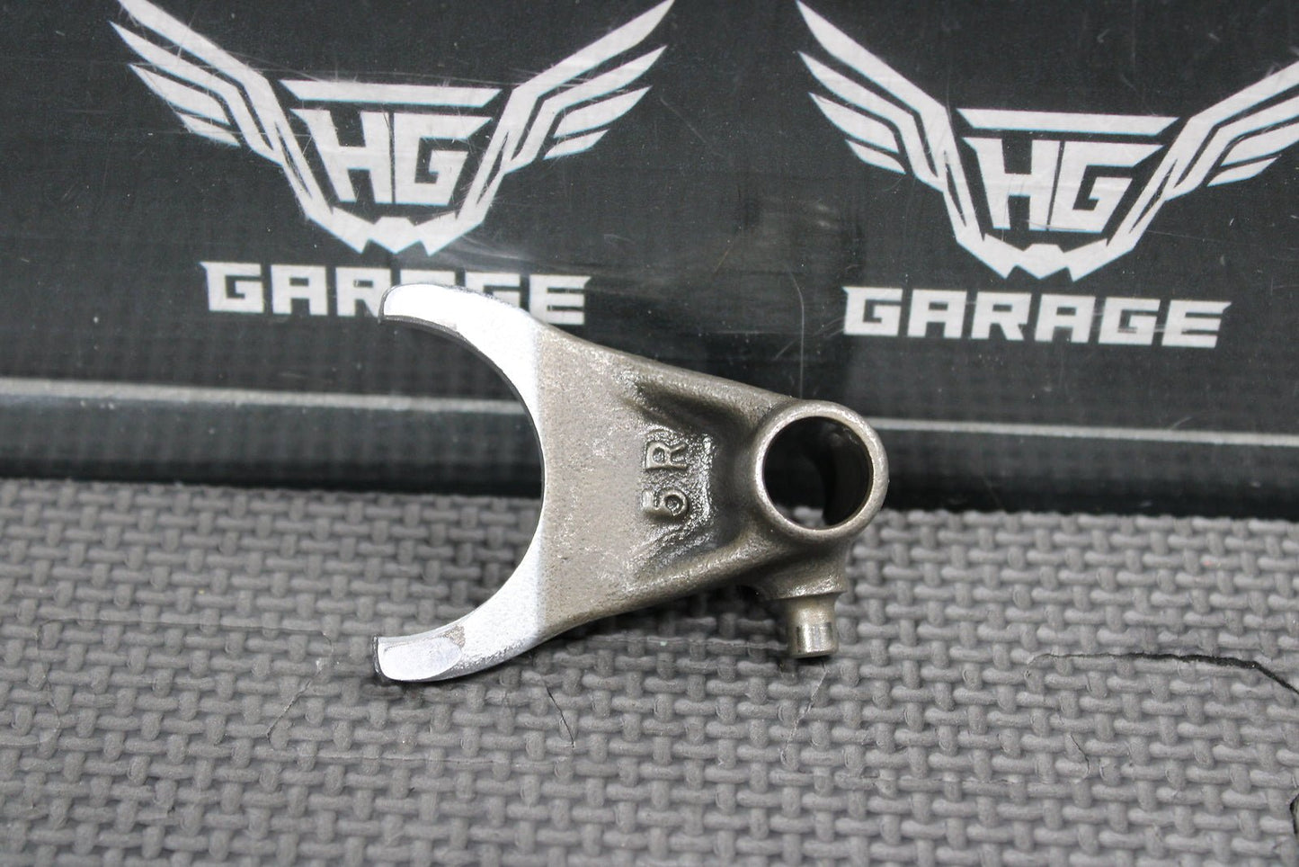 1999 HONDA CR500R OEM ENGINE TRANSMISSION RIGHT GEAR SHIFT FORK 5R 24211 - KA5 - 690 - hggarage