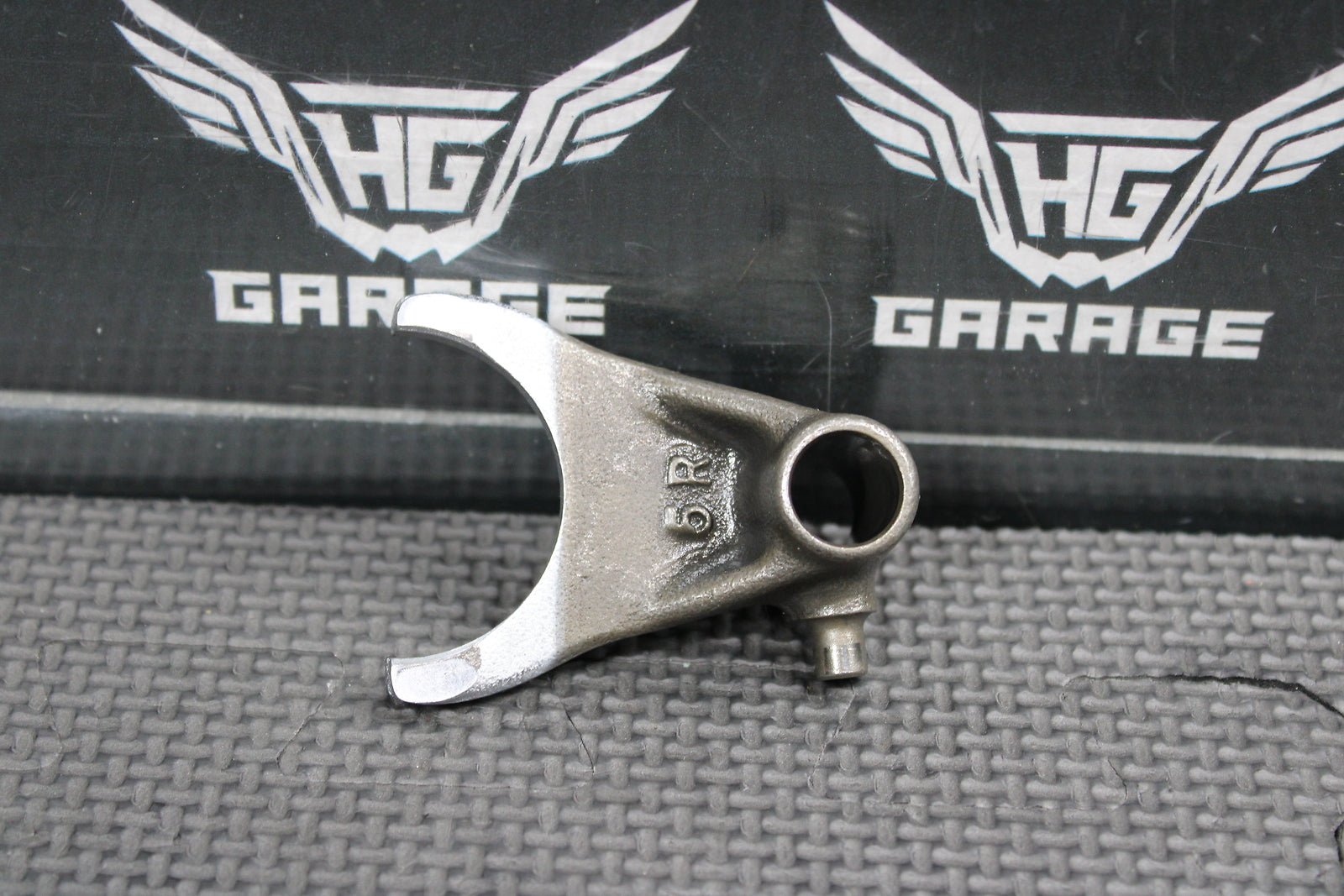 1999 HONDA CR500R OEM ENGINE TRANSMISSION RIGHT GEAR SHIFT FORK 5R 24211 - KA5 - 690 - hggarage