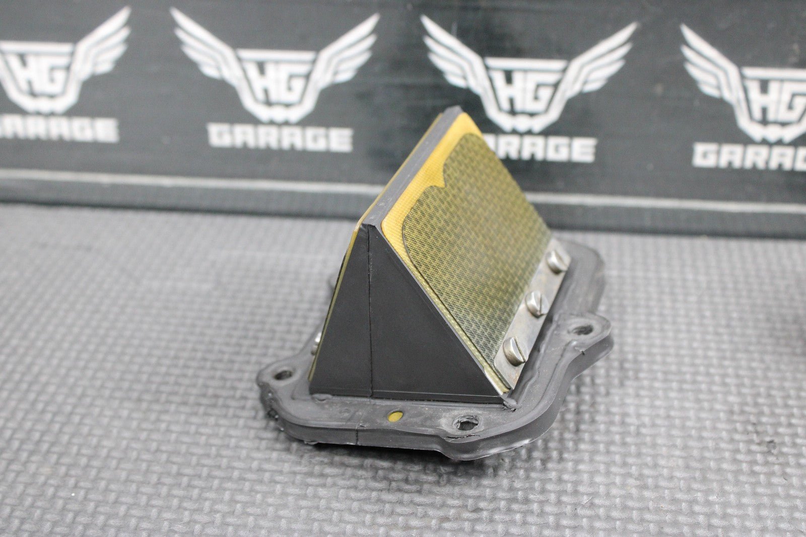 2000 KTM 250 EXC OEM INTAKE REED BLOCK ASSEMBLY 54630051544 GOOD! - hggarage
