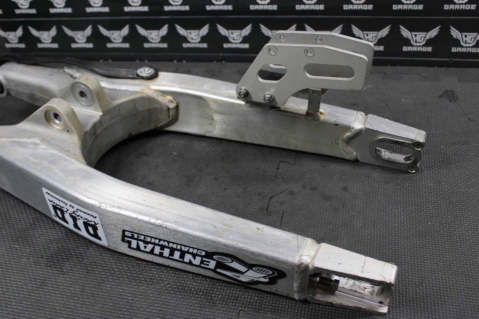 2002 2003 HONDA CRF450R OEM SWINGARM SWING ARM SUSPENSION 52200 - MEB - 000 - hggarage
