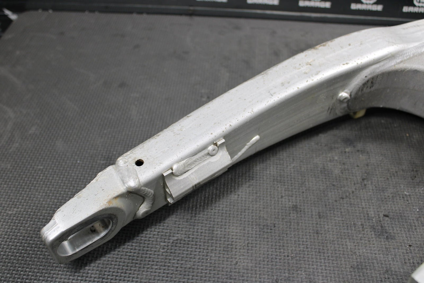 2010 YAMAHA YZ450F OEM SWINGARM SWING ARM SUSPENSION 33D - 22110 - 00 - 00 - hggarage