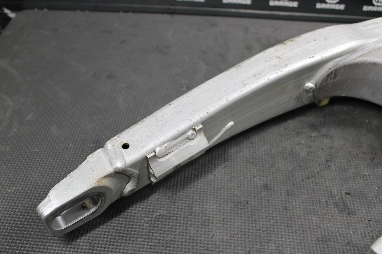 2010 YAMAHA YZ450F OEM SWINGARM SWING ARM SUSPENSION 33D - 22110 - 00 - 00 - hggarage