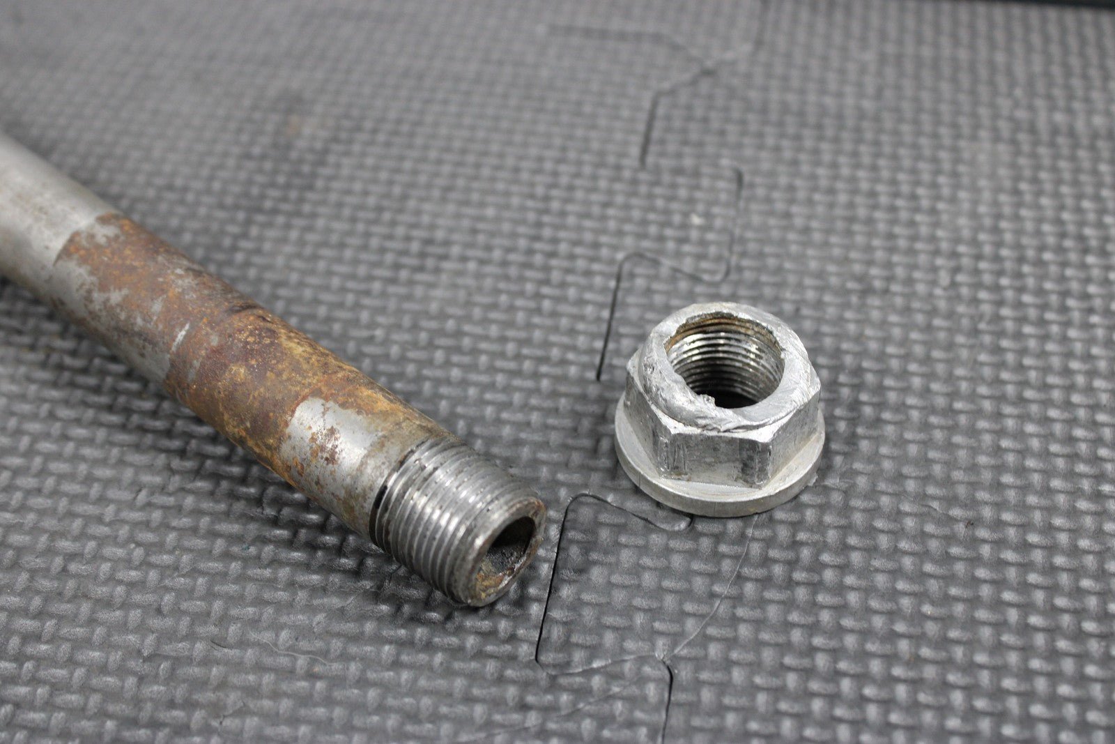 2000 KTM 250 EXC OEM REAR AXLE BACK WHEEL RIM PIVOT BOLT AXEL 77310085044 - hggarage