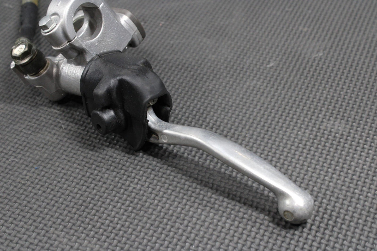 2000 SUZUKI 00 - 04 DRZ400 OEM FRONT BRAKE CALIPER MASTER CYLINDER W HOSE LEVER - hggarage