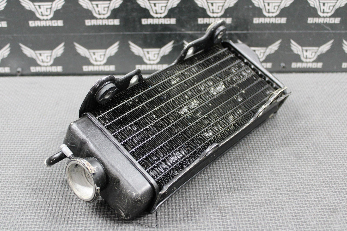 1987 1988 HONDA CR125R OEM RIGHT SIDE FILL RADIATOR COOLER 19010 - KS6 - 700 NICE! - hggarage