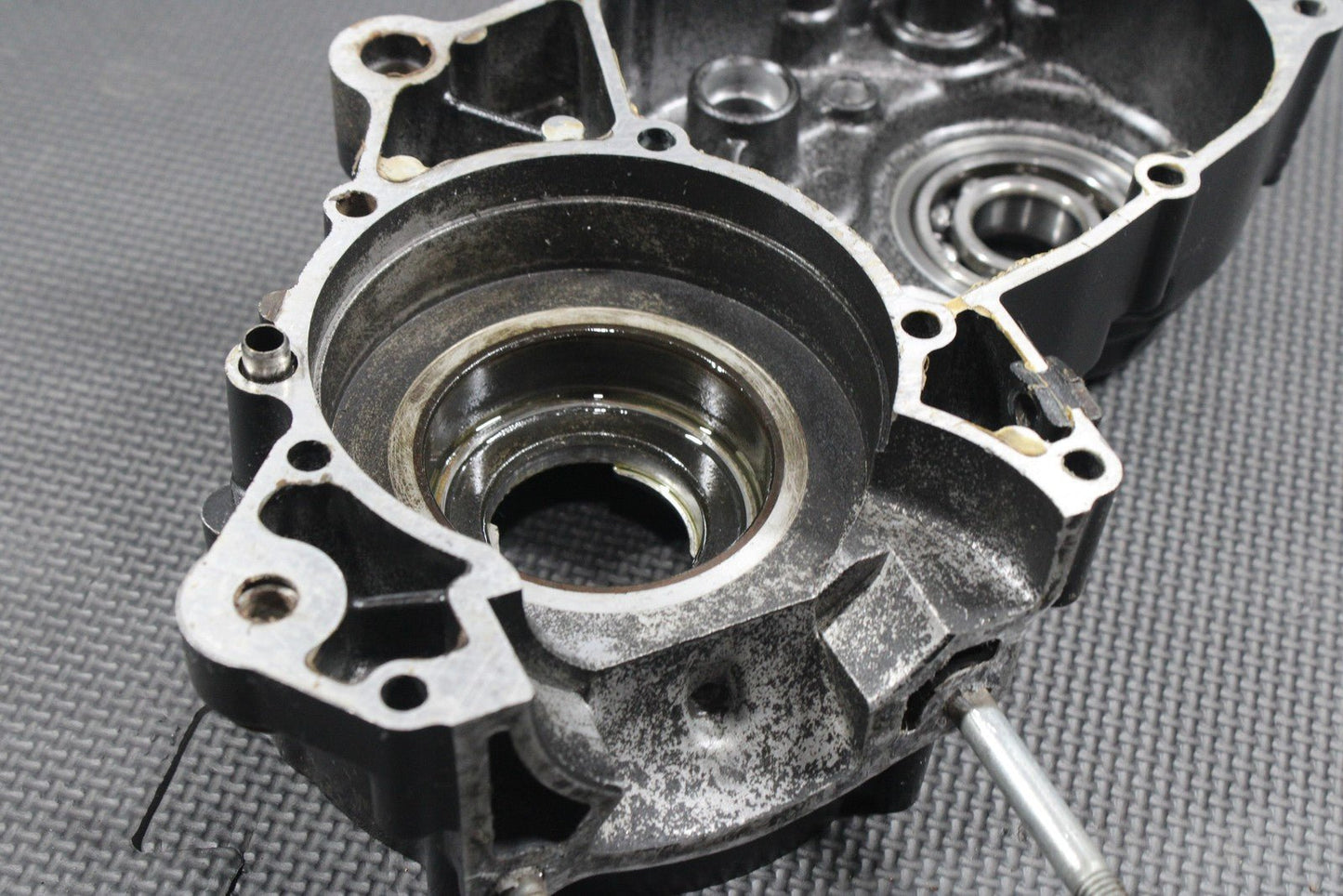 1986 KAWASAKI KDX200 86 - 87 OEM LEFT RIGHT ENGINE MOTOR CRANKCASE CRANK CASES - hggarage