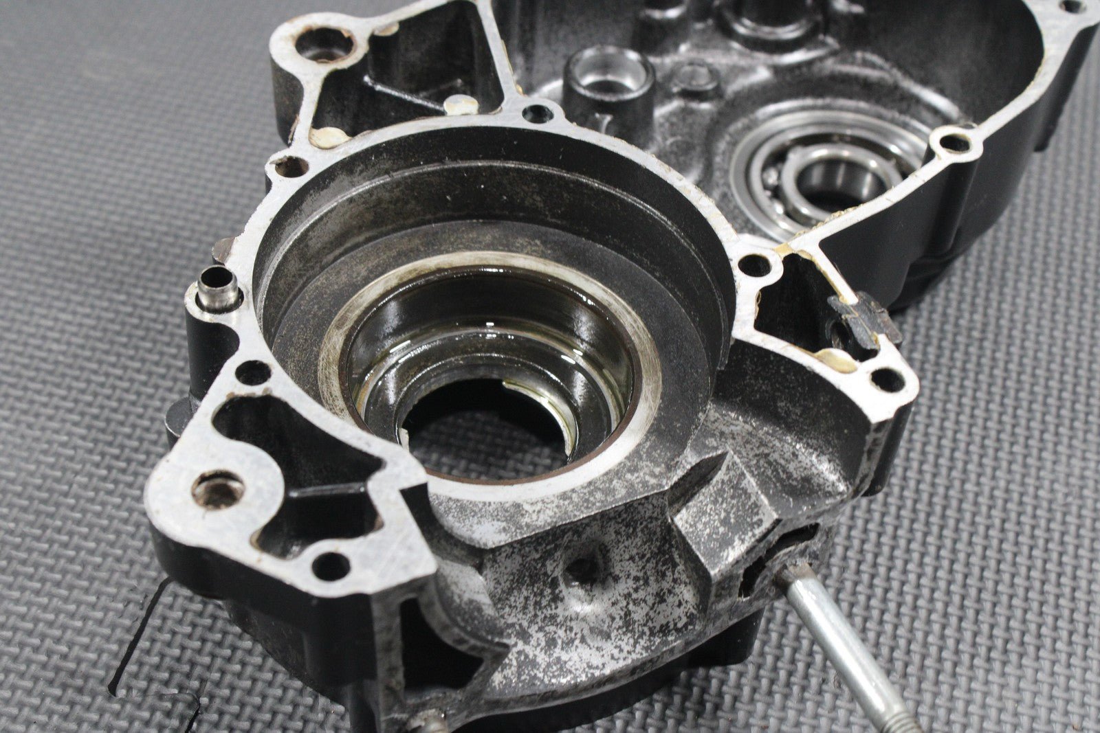 1986 KAWASAKI KDX200 86 - 87 OEM LEFT RIGHT ENGINE MOTOR CRANKCASE CRANK CASES - hggarage