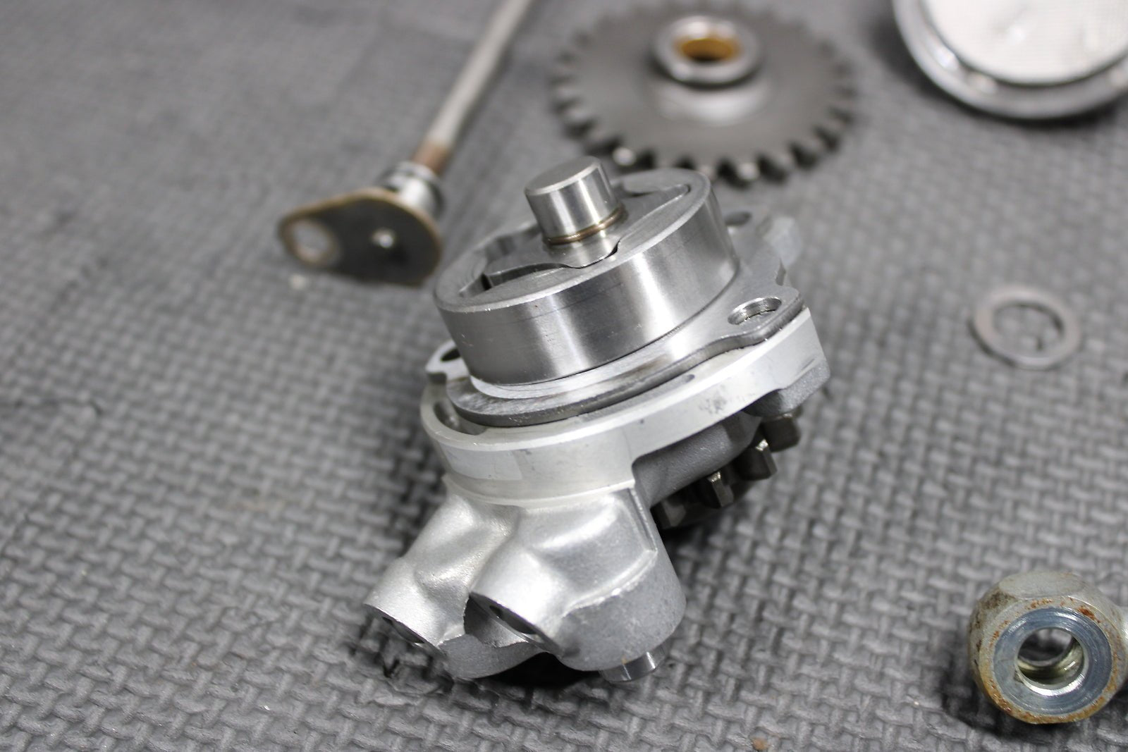 2002 Yamaha YZ400F YZ426F OEM Engine Motor Oil Pump Assembly Line Gear Strainer - hggarage