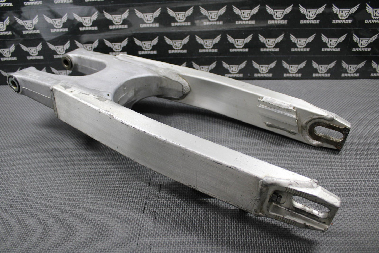 1999 SUZUKI RM125 RM250 OEM SWINGARM SWING ARM SUSPENSION 61000 - 37E10 NICE! - hggarage