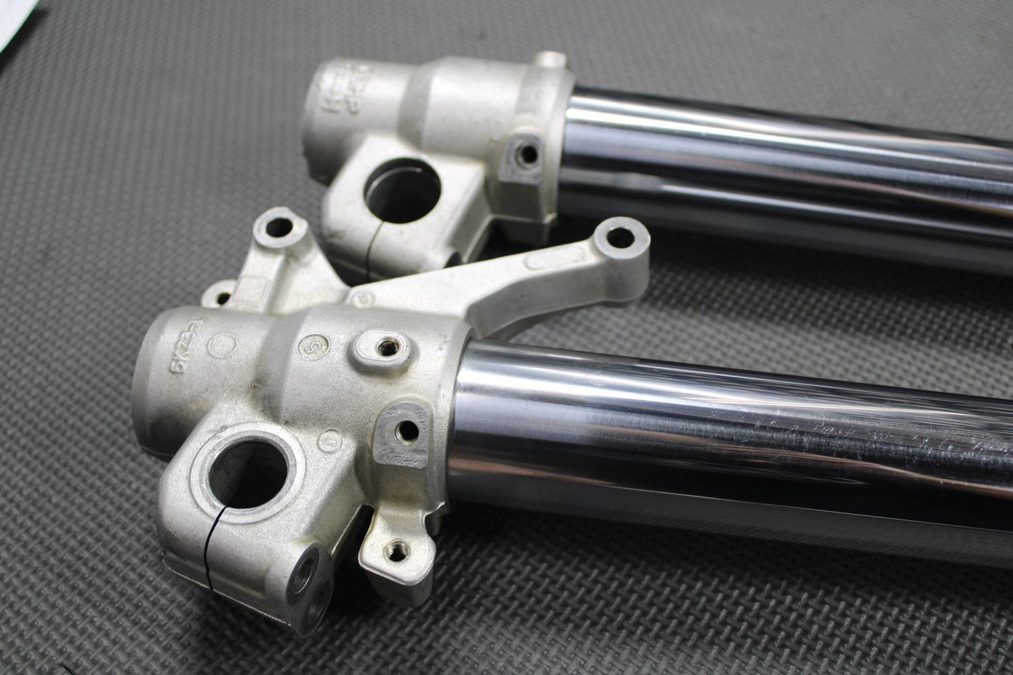 2001 HONDA CR125R OEM RIGHT LEFT FRONT SUSPENSION FORKS SHOCKS 51400 - KZ4 - J31ZA - hggarage