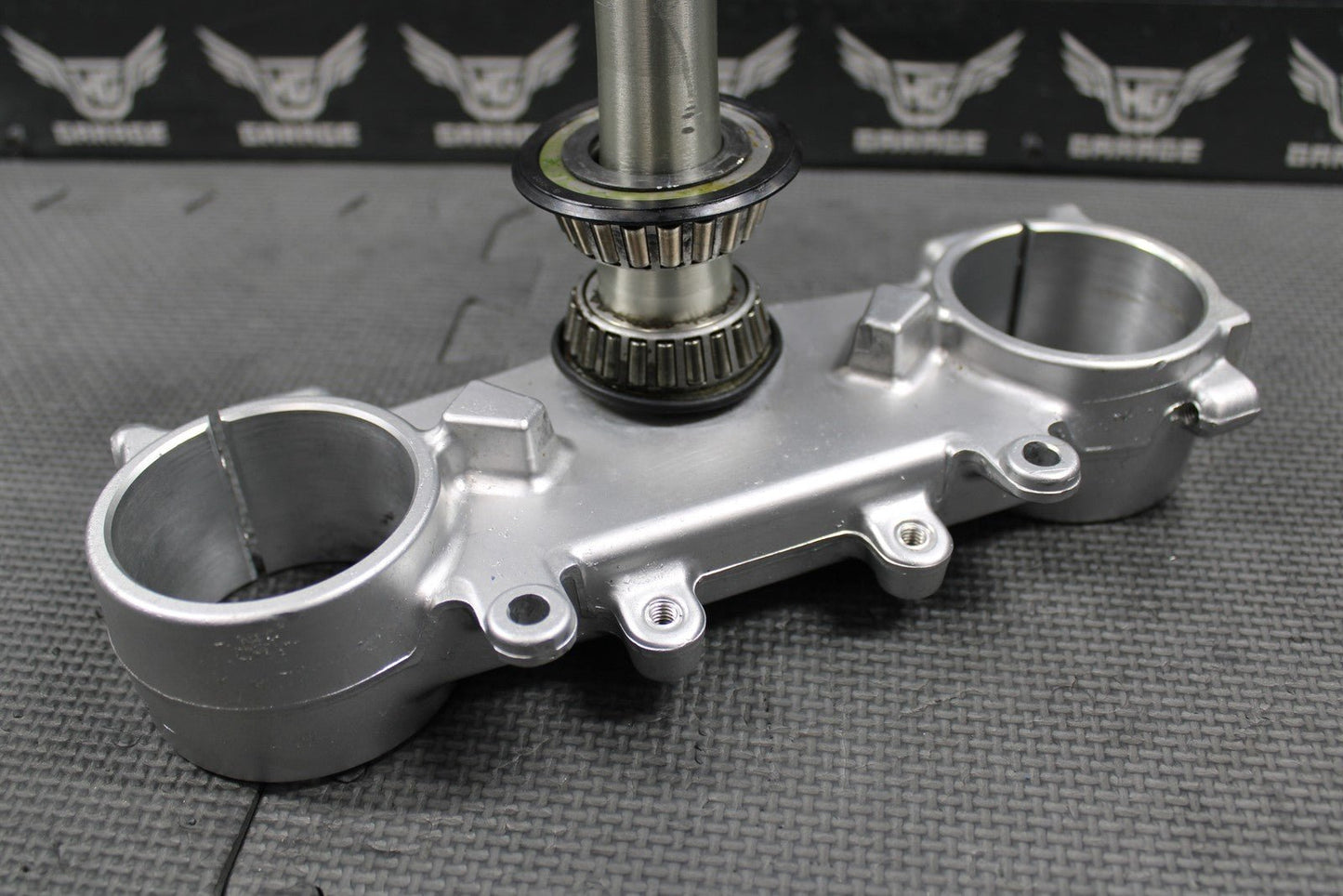 2005 YAMAHA YZ125 OEM FRONT FORK CLAMP LOWER TRIPLE TREE STEM 1C3 - 23340 - L0 - 00 - hggarage