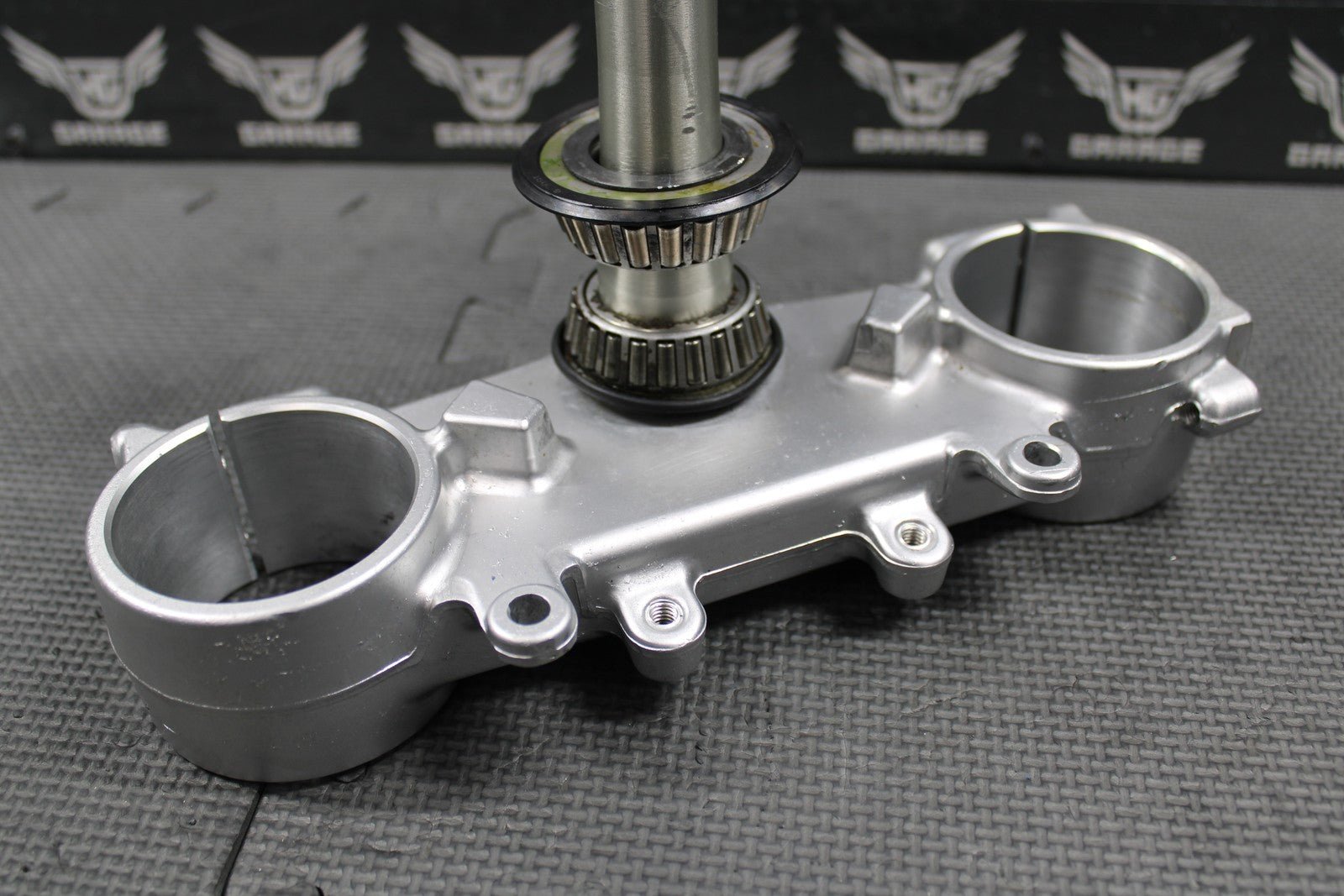 2005 YAMAHA YZ125 OEM FRONT FORK CLAMP LOWER TRIPLE TREE STEM 1C3 - 23340 - L0 - 00 - hggarage