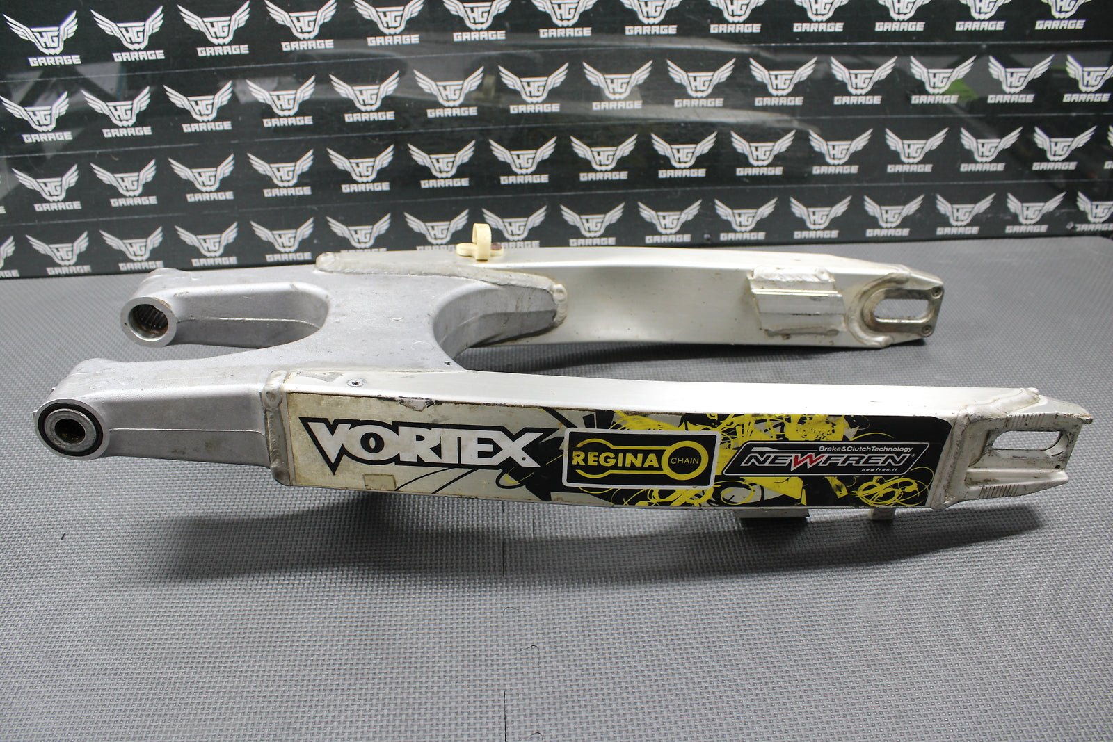 1999 SUZUKI RM125 RM250 OEM SWINGARM SWING ARM REAR SUSPENSION 61000 - 37E10 - hggarage