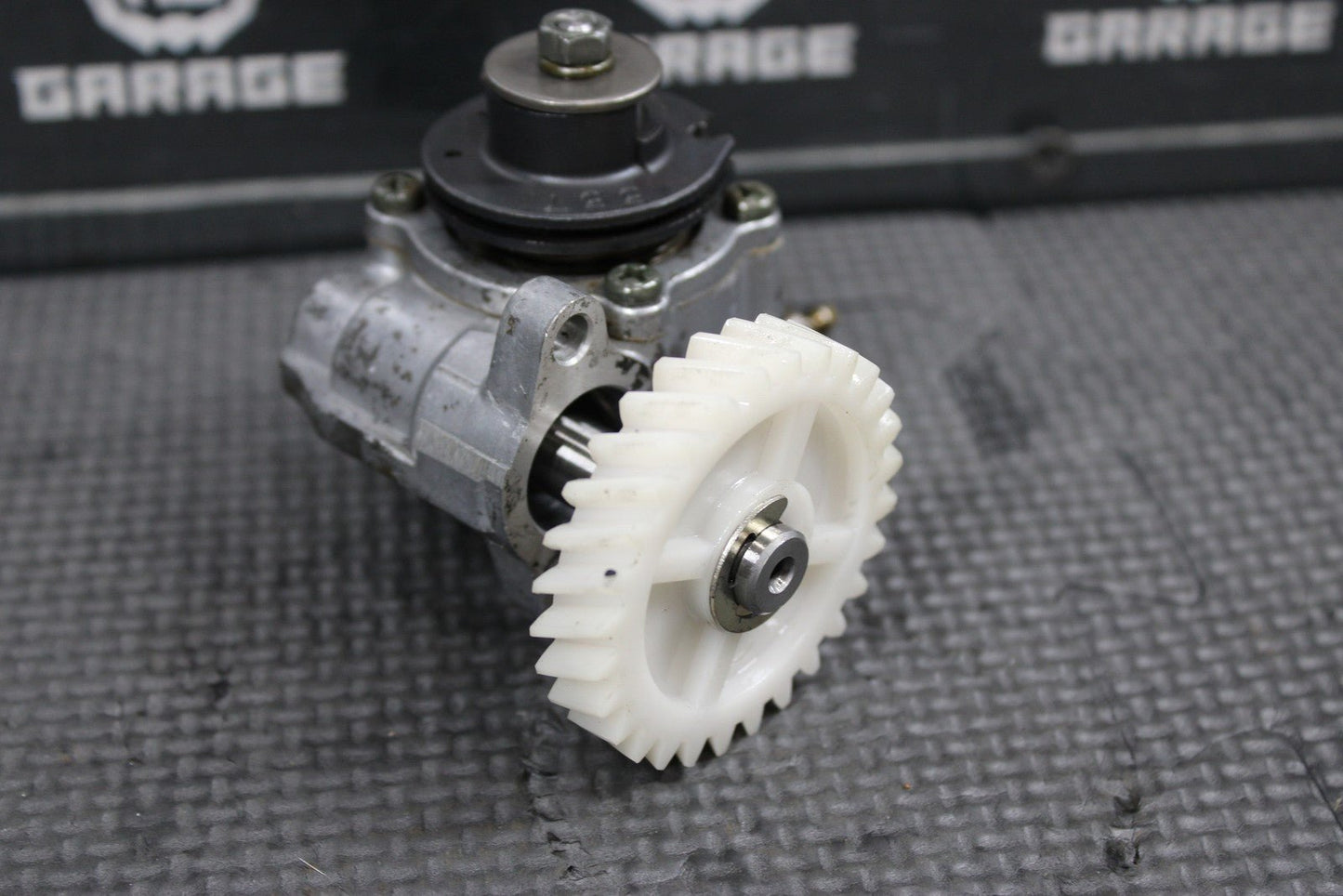 1997 YAMAHA 90 - 00 RT100 OEM ENGINE MOTOR OIL PUMP 3UL - 13101 - 00 - 00 - hggarage