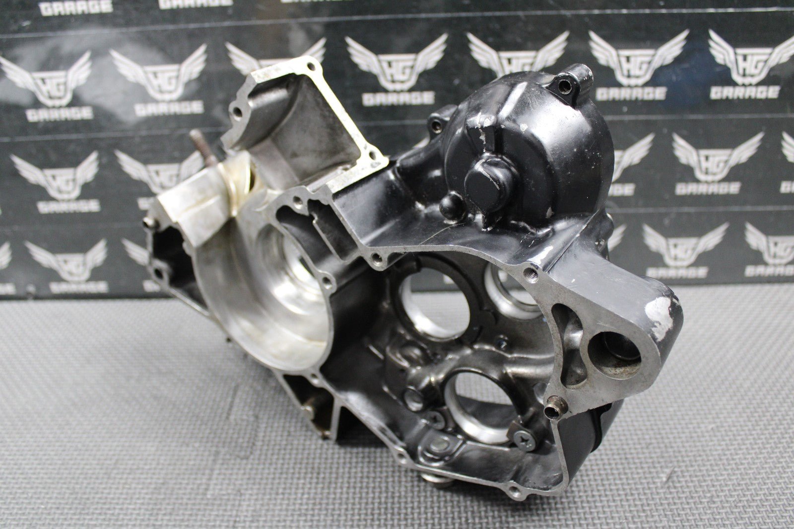 1988 HONDA CR125R OEM RIGHT ENGINE MOTOR CRANKCASE CRANK CASE 111A0 - KS6 - 830 GOOD - hggarage