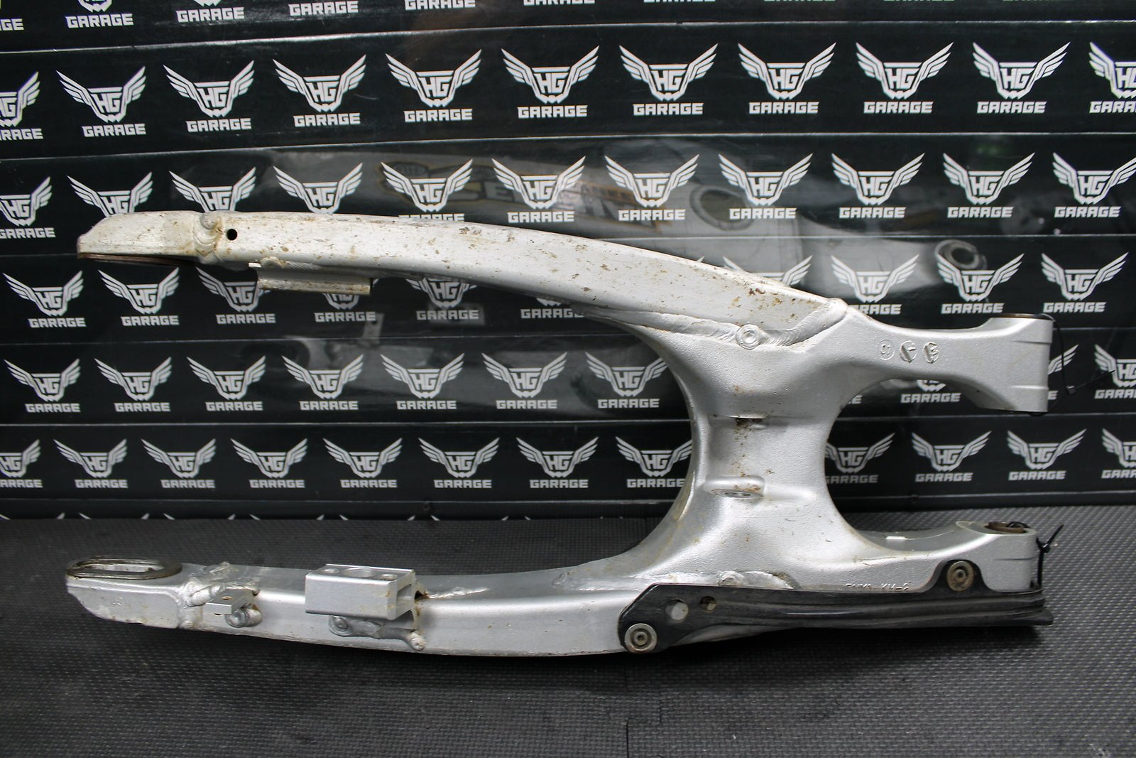2002 Yamaha YZ426F YZ426 OEM Swingarm Swing Arm Rear Suspension 5NY - 22110 - 00 - 00 - hggarage