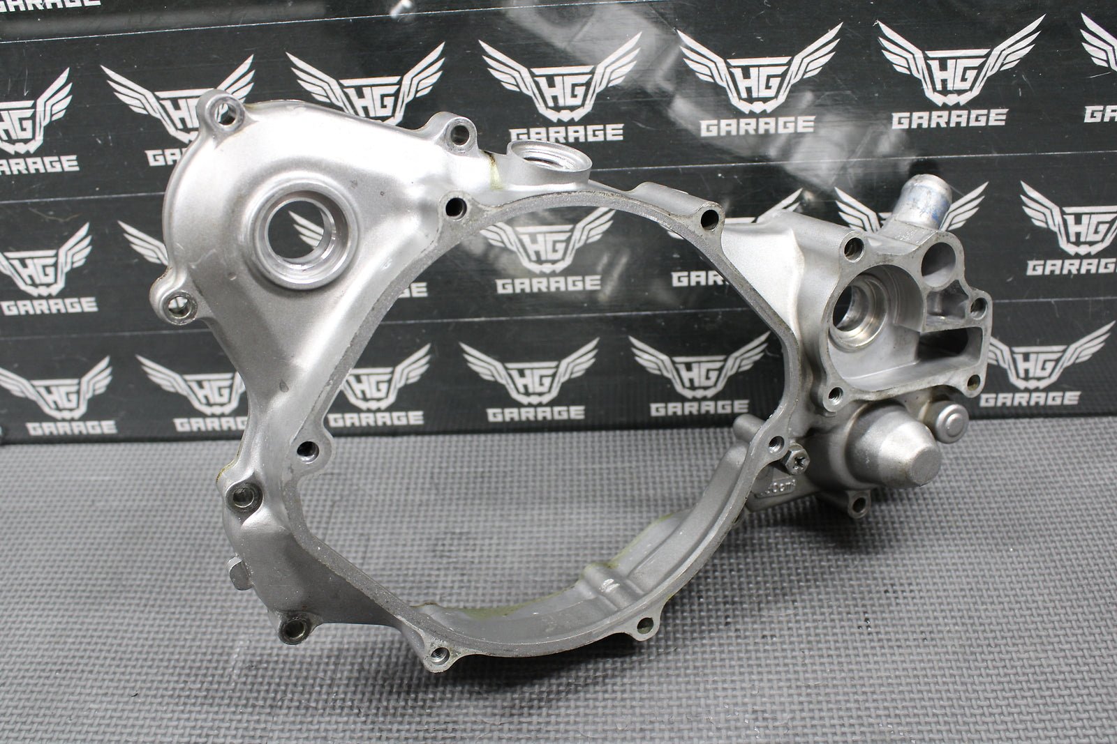 1994 92 - 96 HONDA CR250R OEM RIGHT CRANKCASE INNER CLUTCH COVER 11341 - KZ3 - 890 - hggarage