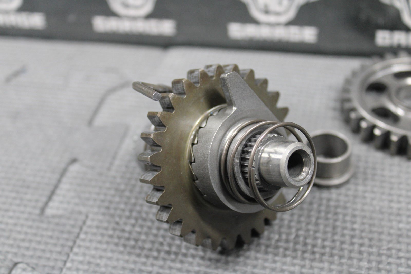 2003 02 - 07 HONDA CR250R OEM KICKSTART KICK START SHAFT IDLER GEAR 28251 - KZ3 - 690 - hggarage