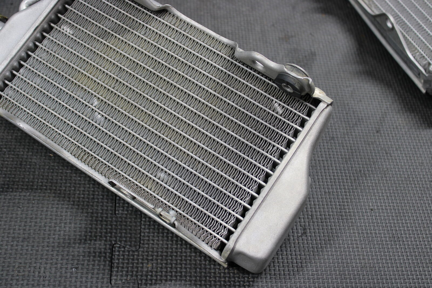 2003 HONDA CRF450R OEM ENGINE MOTOR COOLING COOLER RADIATOR NICE! 19010-MEB-631