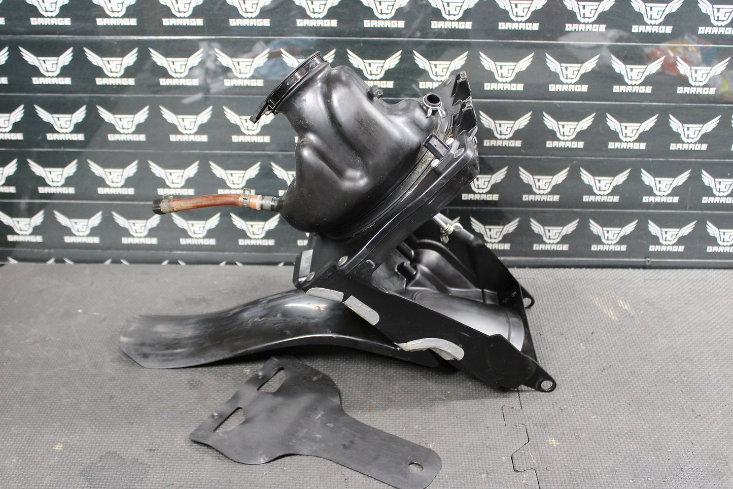 2016 HONDA CRF250R OEM AIRBOX INTAKE AIR CLEANER CASE 17210 - MEN - A70 - hggarage