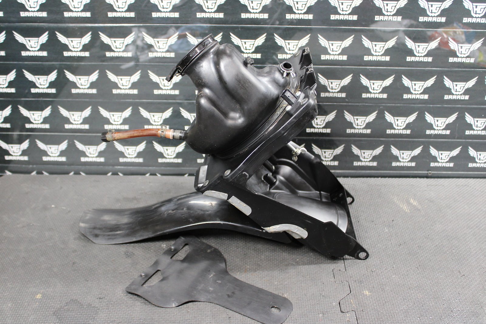 2016 HONDA CRF250R OEM AIRBOX INTAKE AIR CLEANER CASE 17210 - MEN - A70 - hggarage