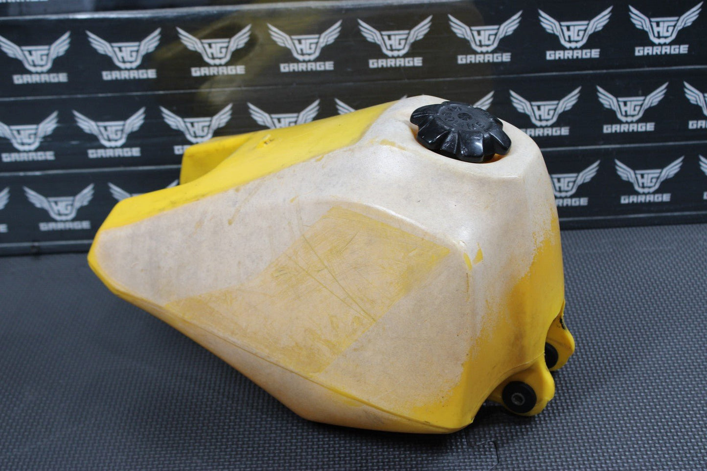 1985 YAMAHA PW80 83 - 85 OEM GAS TANK FUEL CELL RESERVOIR YELLOW 21W - 24110 - 00 - 00 - hggarage