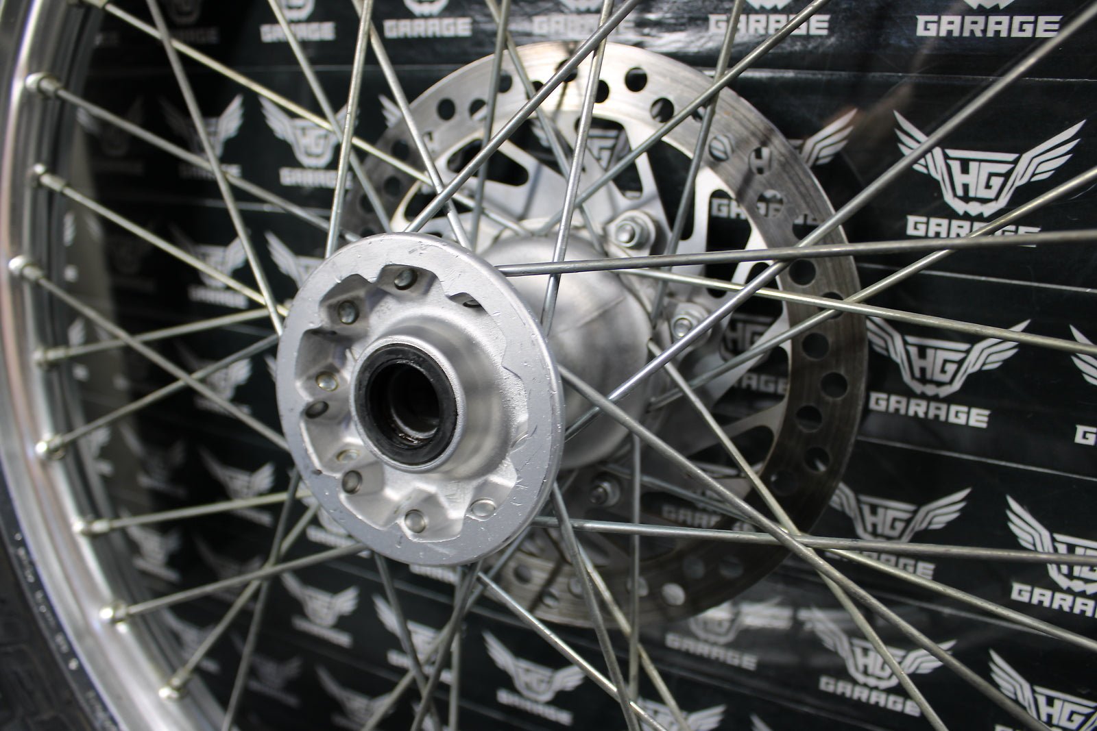 1998 HONDA CR125R OEM FRONT WHEEL RIM HUB ASSEMBLY 44635 - MAC - 680 44701 - KZ4 - J01 - hggarage