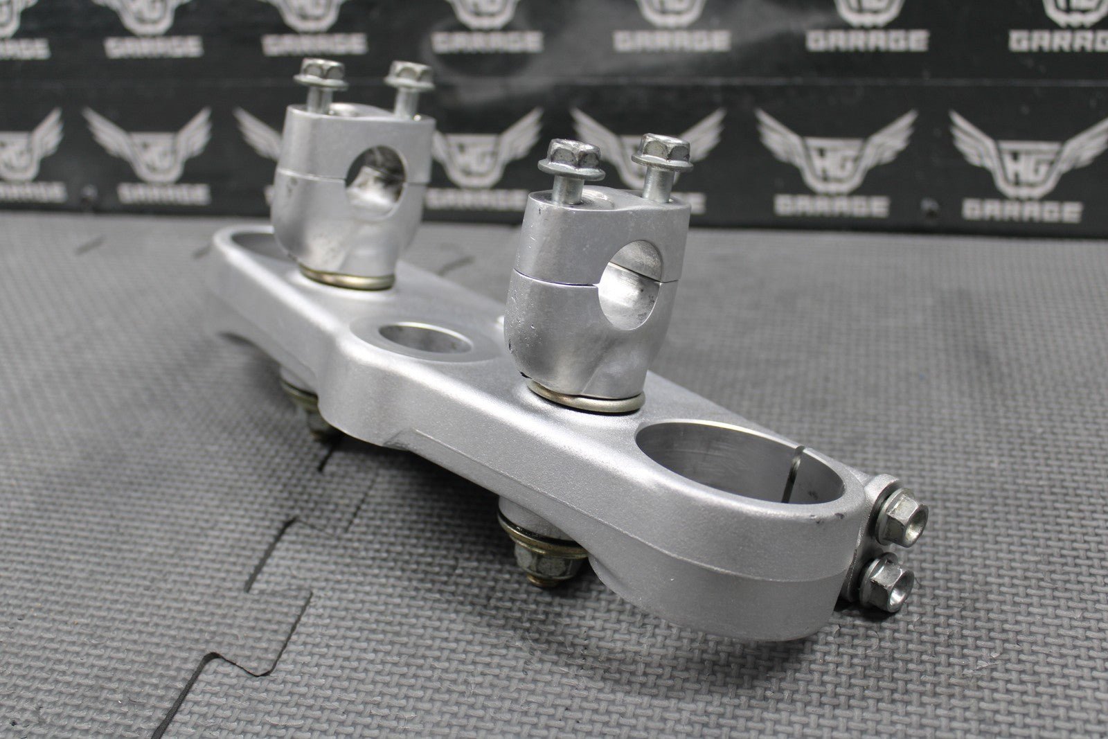 2001 HONDA CR125R CR250R OEM FORK UPPER TRIPLE TREE BAR CLAMP 53300 - KZ4 - J20 - hggarage