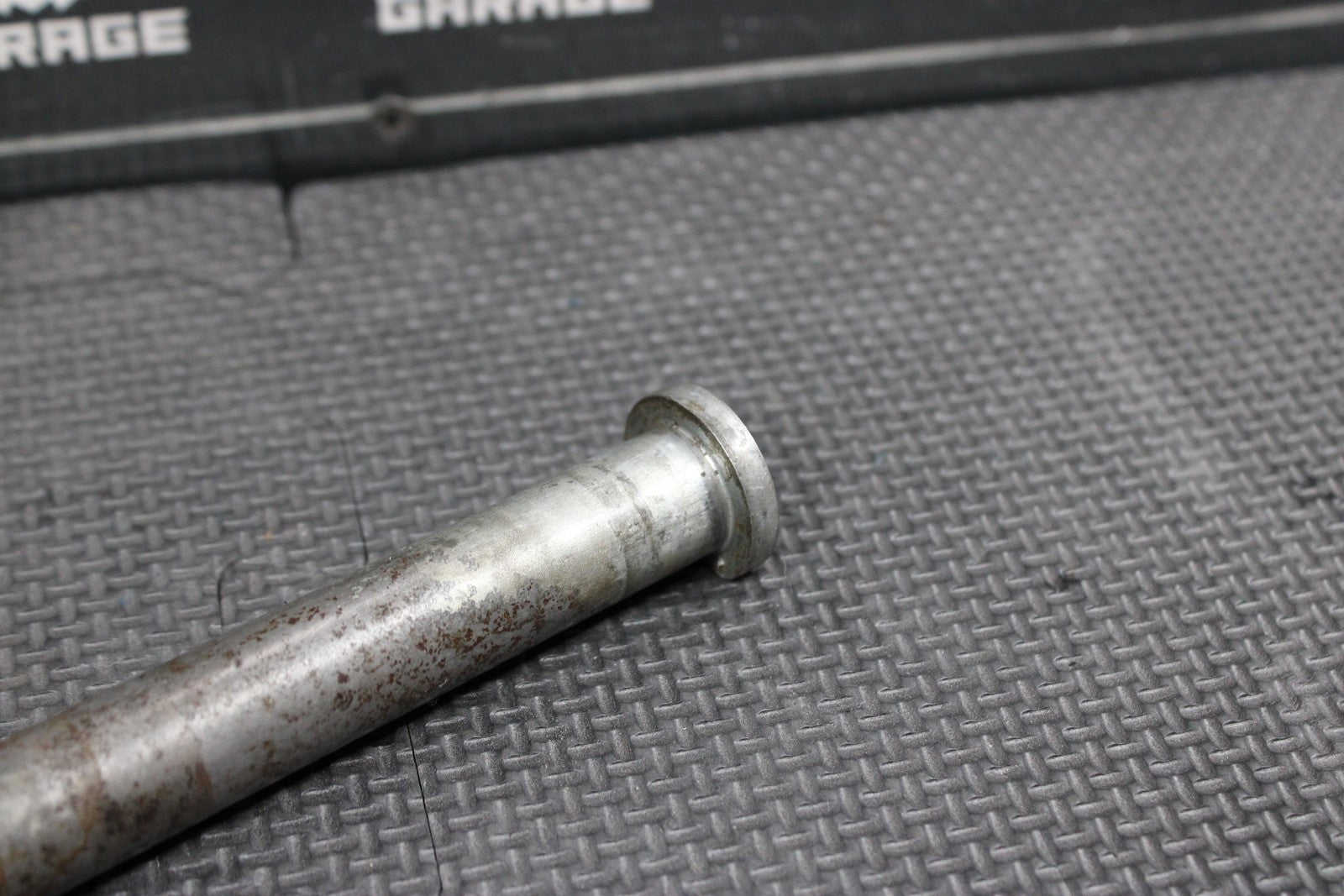 2006 YAMAHA YZ450F OEM REAR BACK SWINGARM BOLT SUSPENSION PIVOT AXLE 1C3 - 22141 - 1 - hggarage