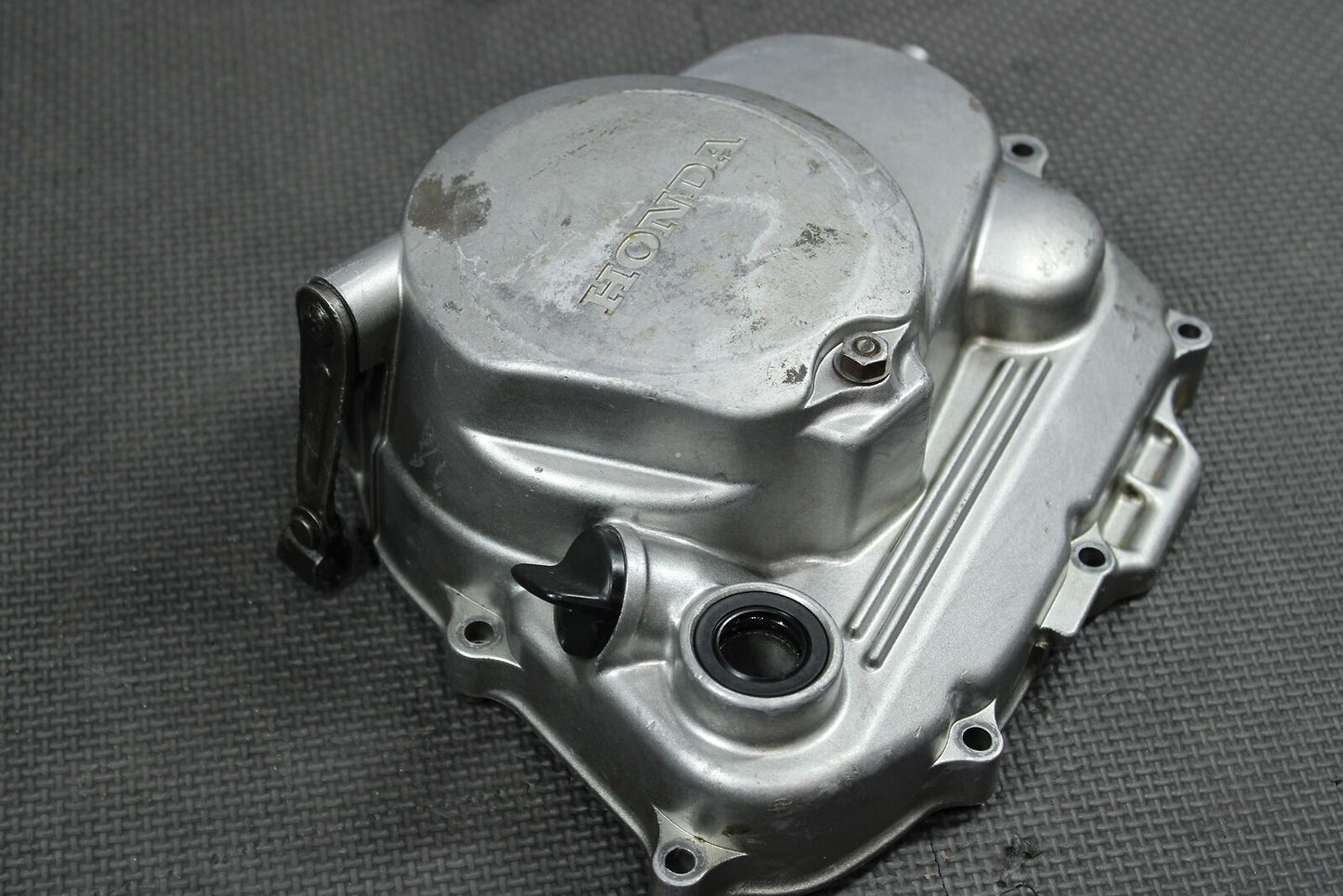 2001 HONDA 90-03 XR100R XR80R OEM RIGHT ENGINE MOTOR SIDE CLUTCH COVER