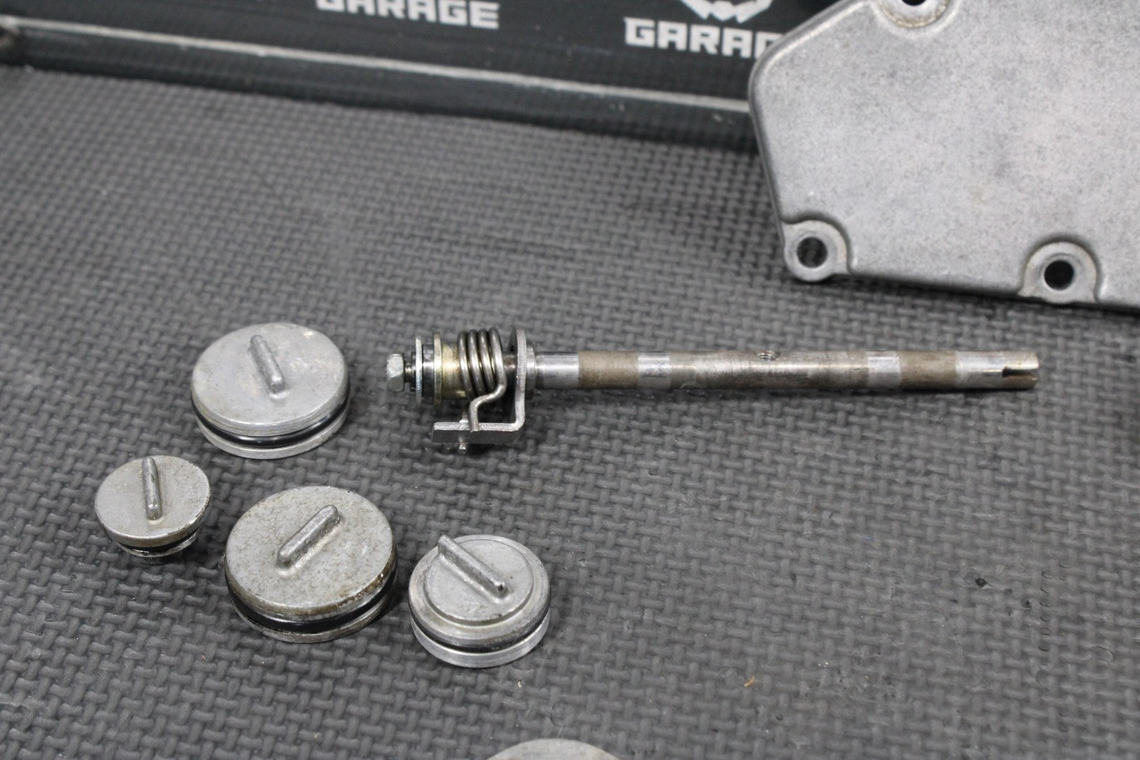 1997 SUZUKI RM250 OEM ENGINE POWER VALVE GOVERNOR EXHUAST VALVE 11254 - 37E10 NICE - hggarage